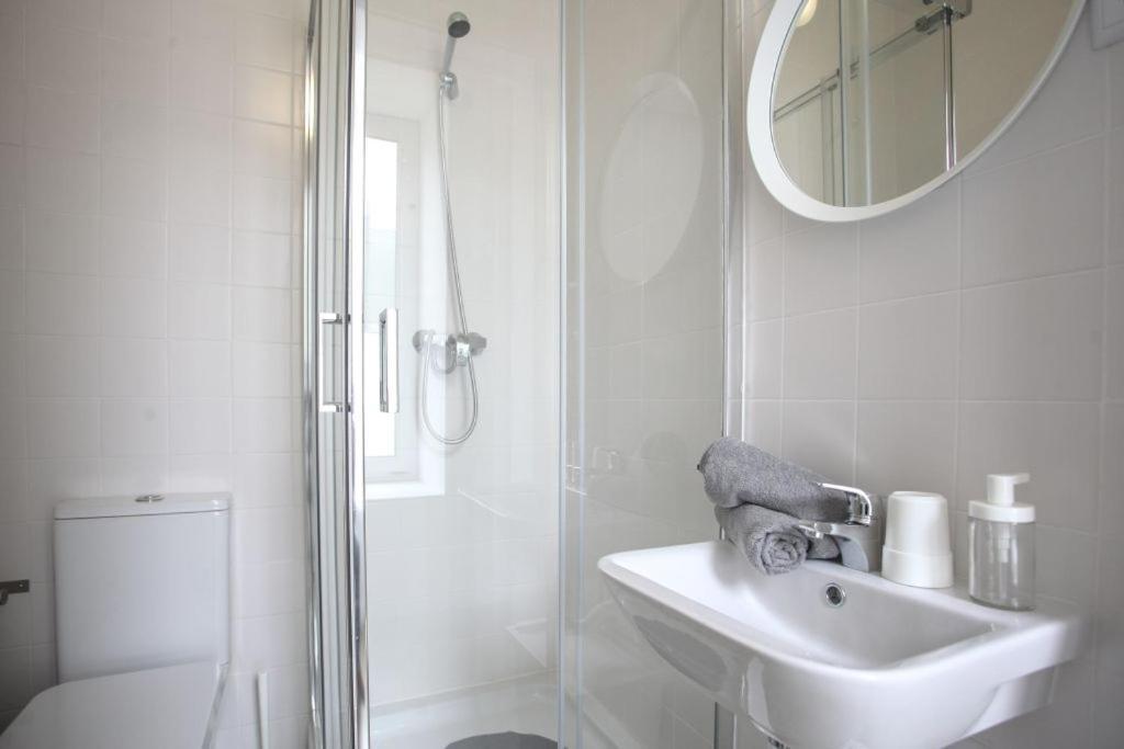 Place Of Moments Urban-Suites Ponta Delgada Habitación foto